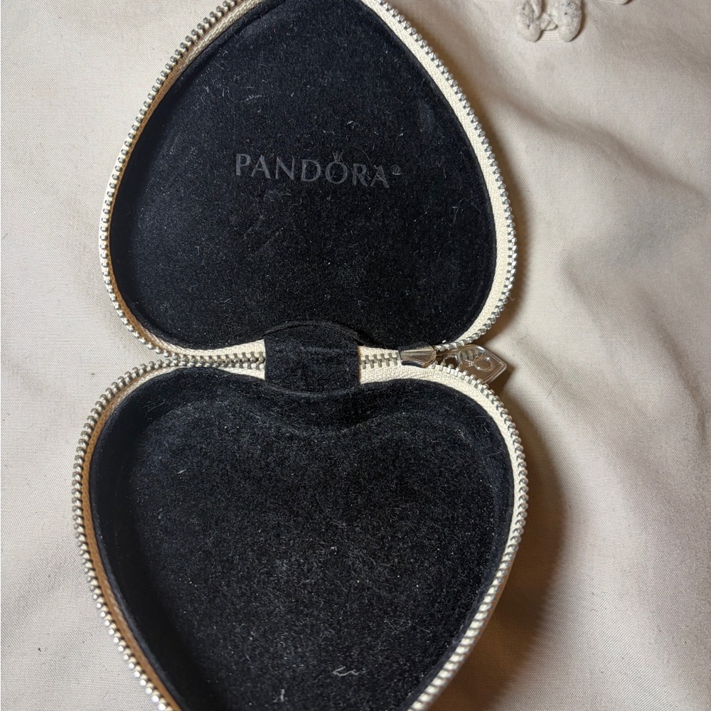 Pandora Heart-Shaped White Case - Picture 9 of 9